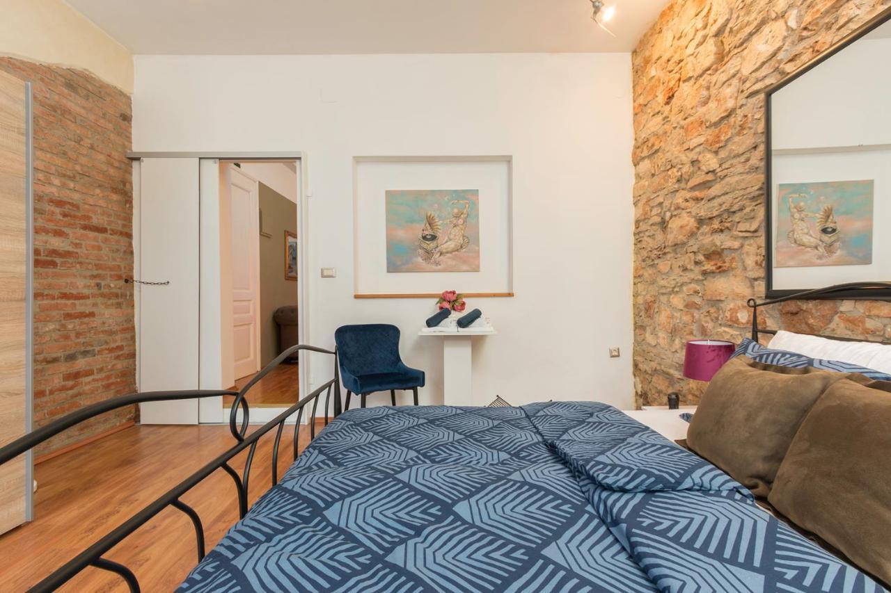 Heisenberg City Residence Pula Extérieur photo
