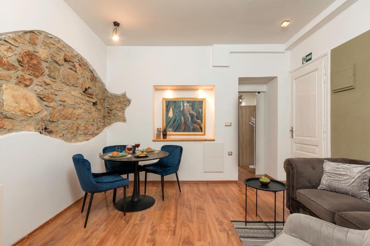 Heisenberg City Residence Pula Extérieur photo