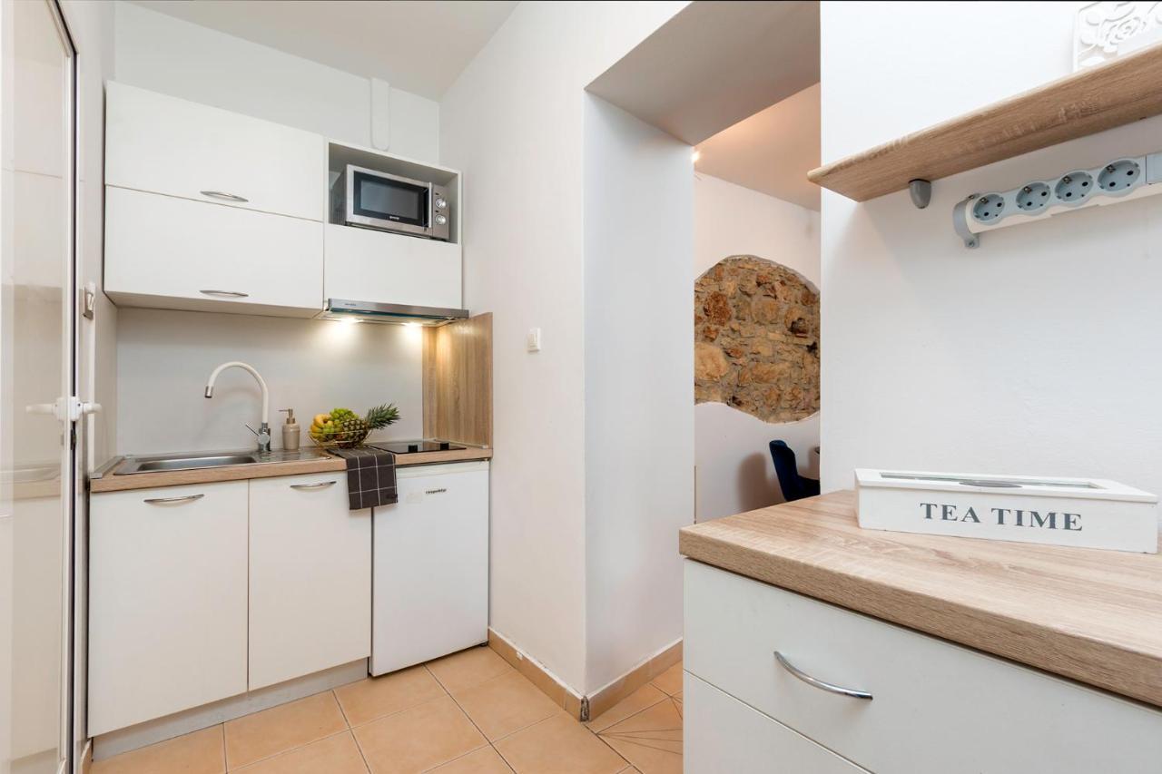 Heisenberg City Residence Pula Extérieur photo